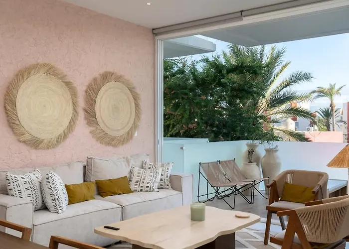 3br & Dining Steps Away