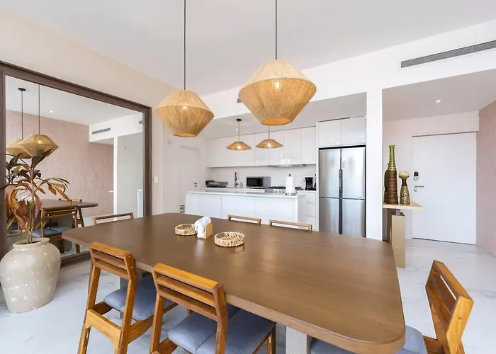 3br & Dining Steps Away
