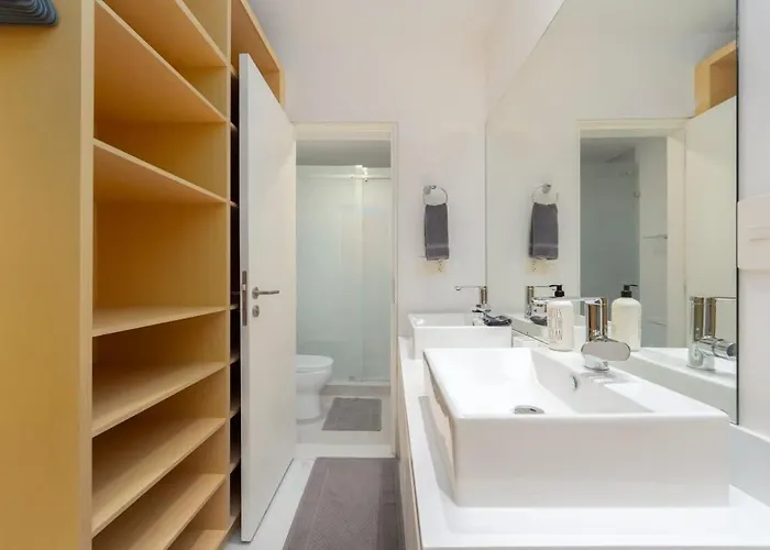 3br & Dining Steps Away Ferienhaus