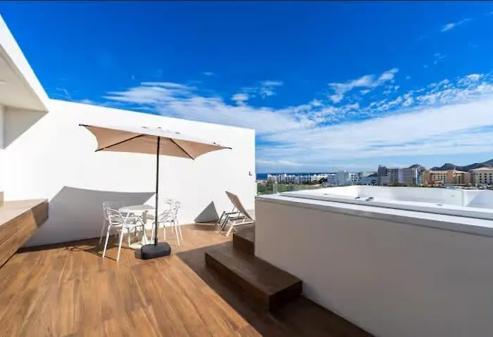 3br & Dining Steps Away Ferienhaus