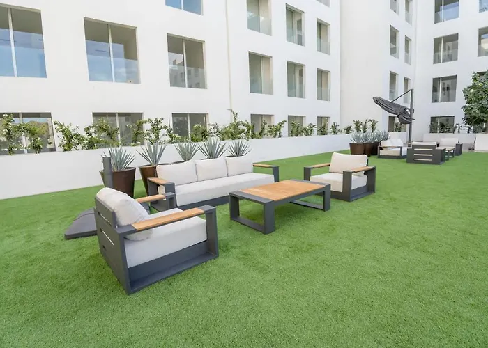 Ferienhaus 3br & Dining Steps Away *