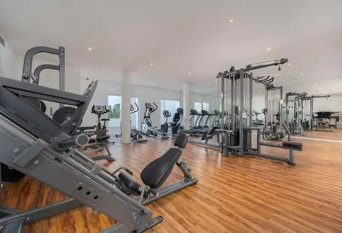 3br & Dining Steps Away *